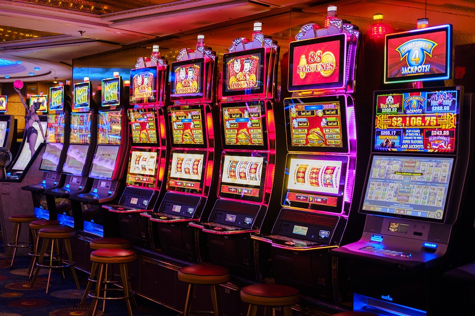Roll the Reels, Win the Jackpot: Discovering Online Casino Slot Magic